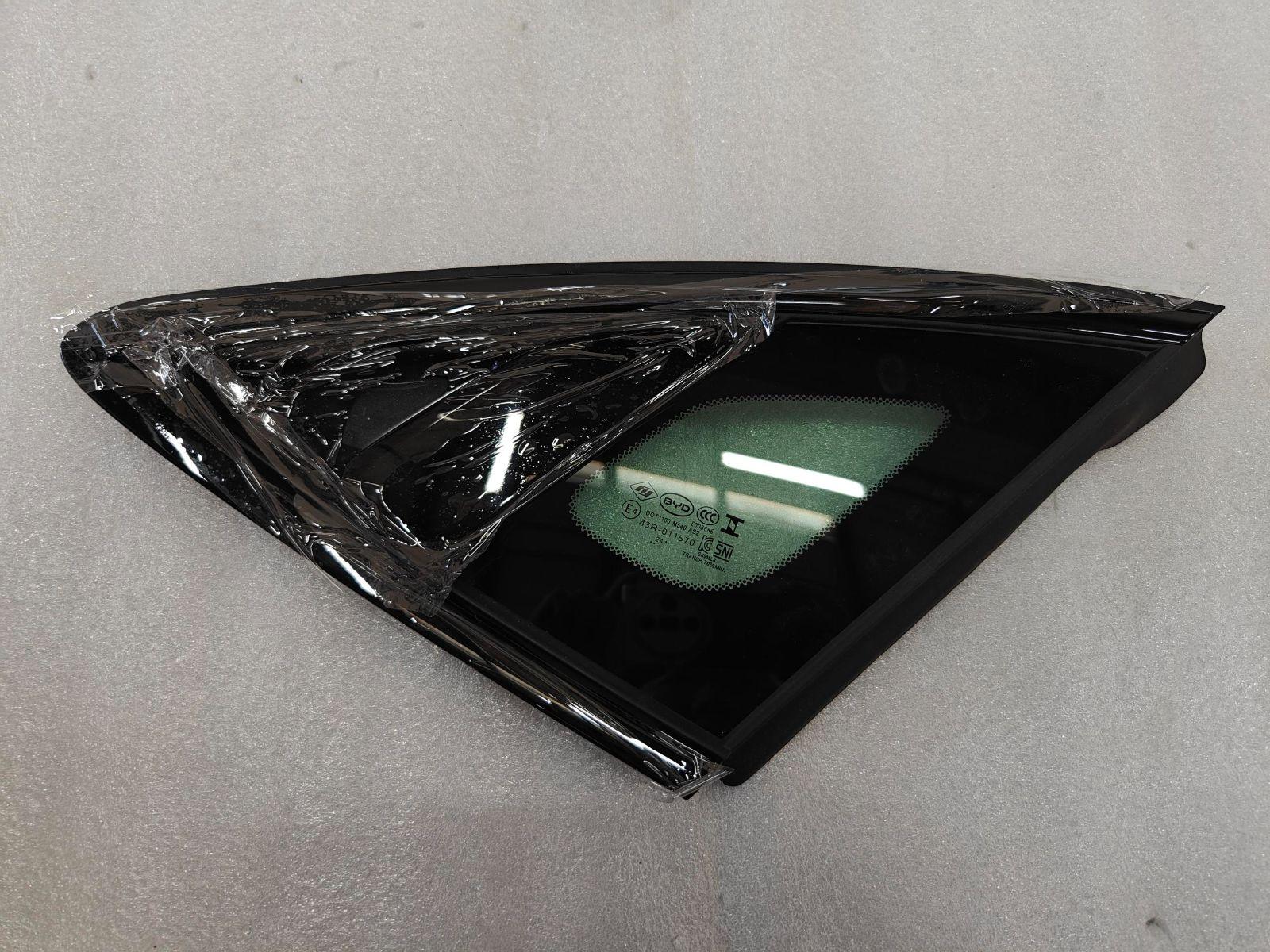 Right Rear Quarter Window Assembly