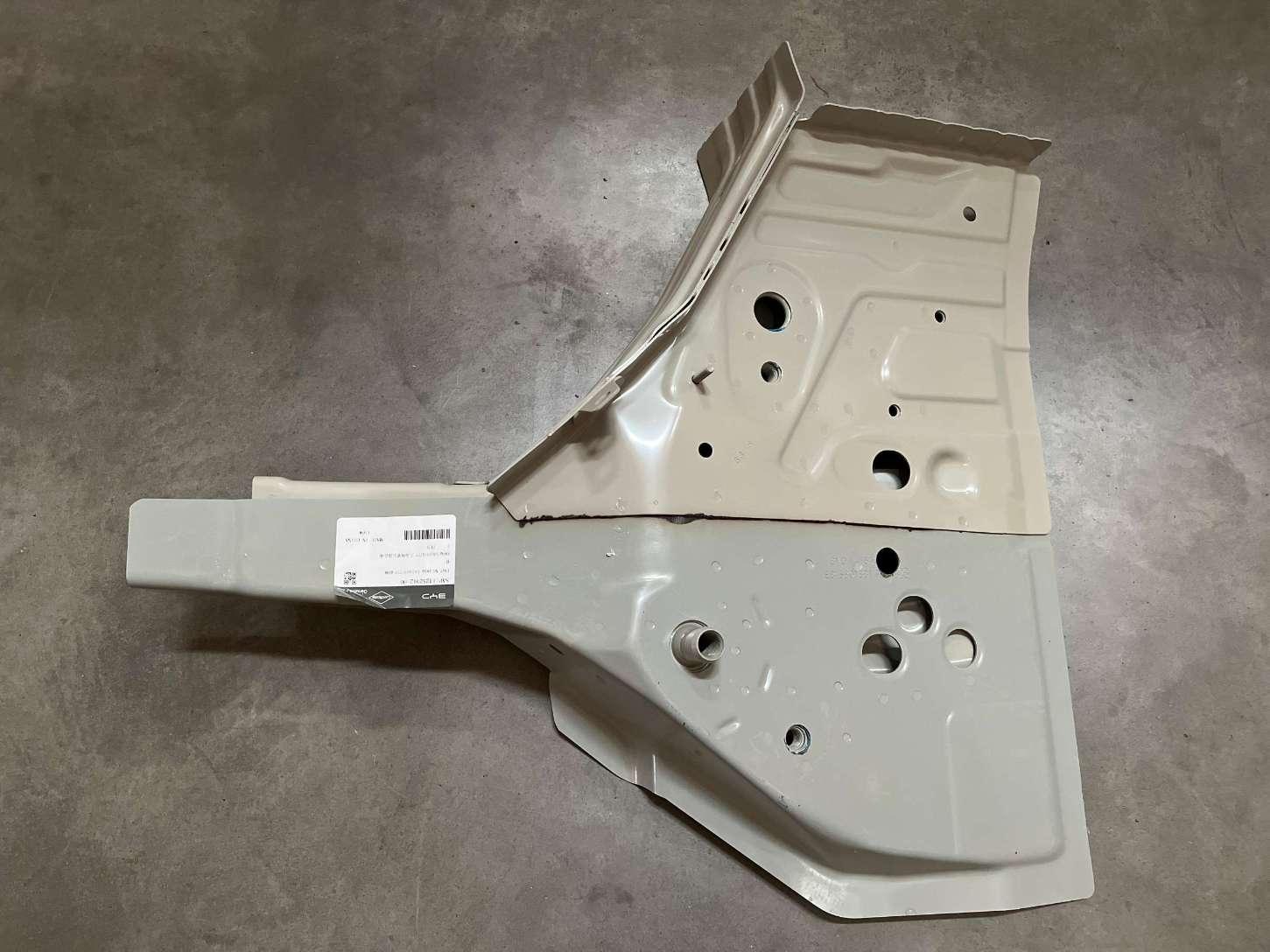 Left front rail rear section assembly