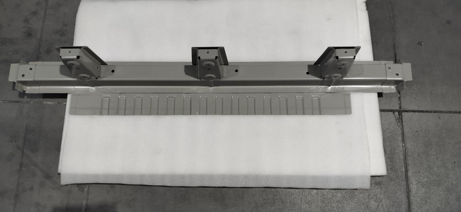 Center Floor Front Crossmember Assembly