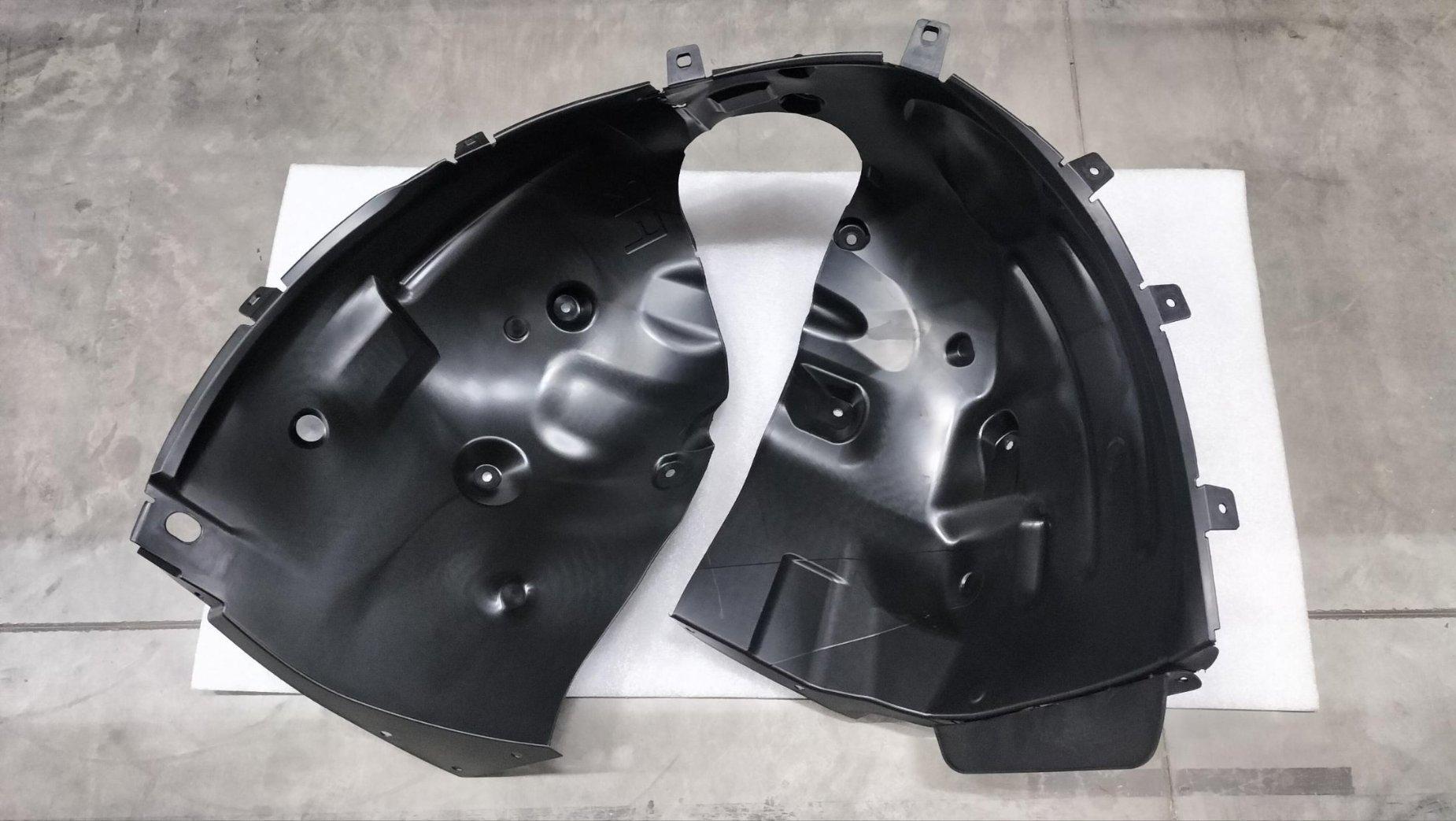 Right Front Wheel Splash Shield Assembly