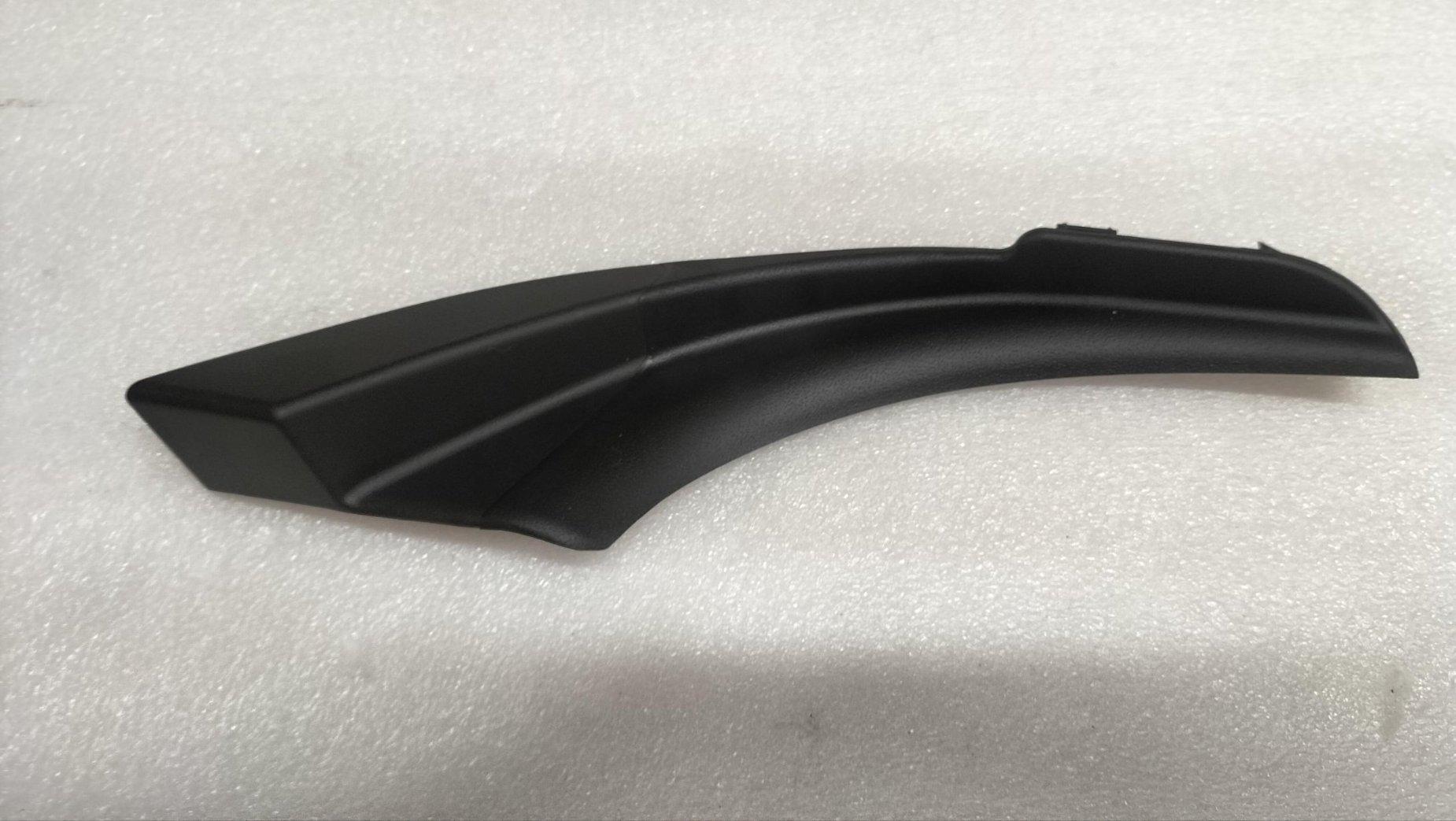 Right Vent Cover Skin Assembly