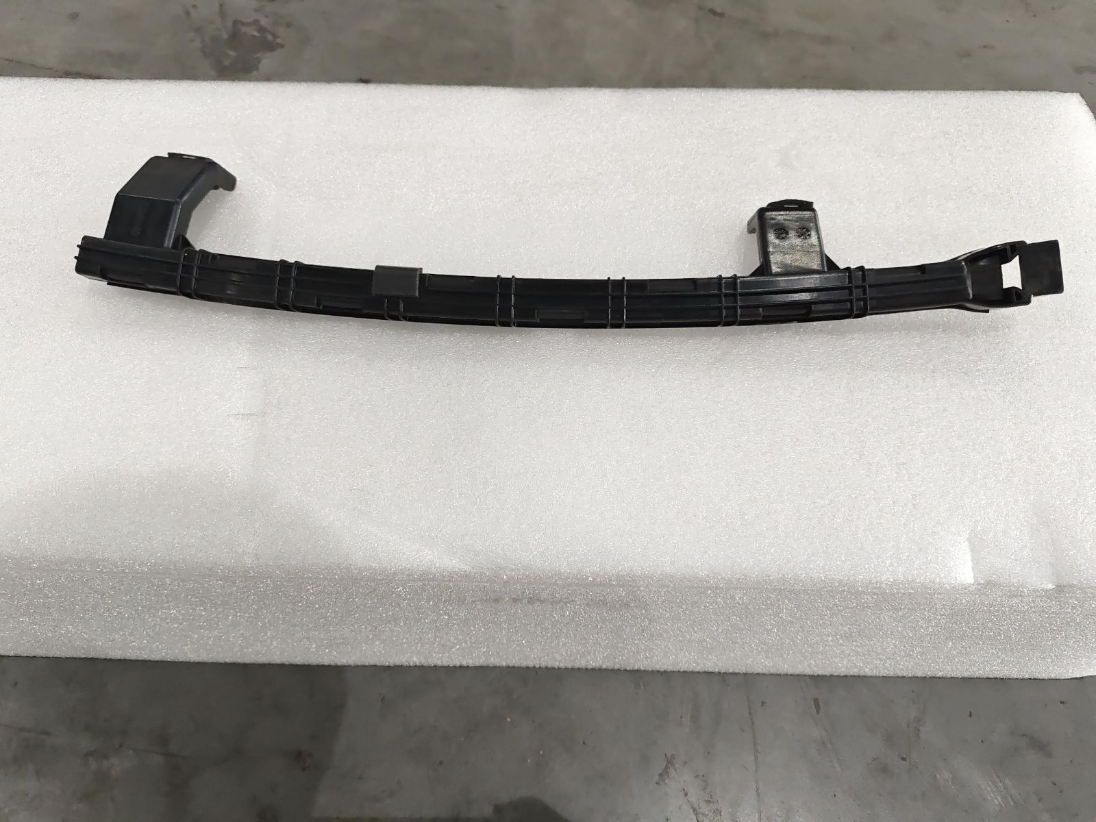 Right Front Door Active Guide Rail and Felt Channel Assembly