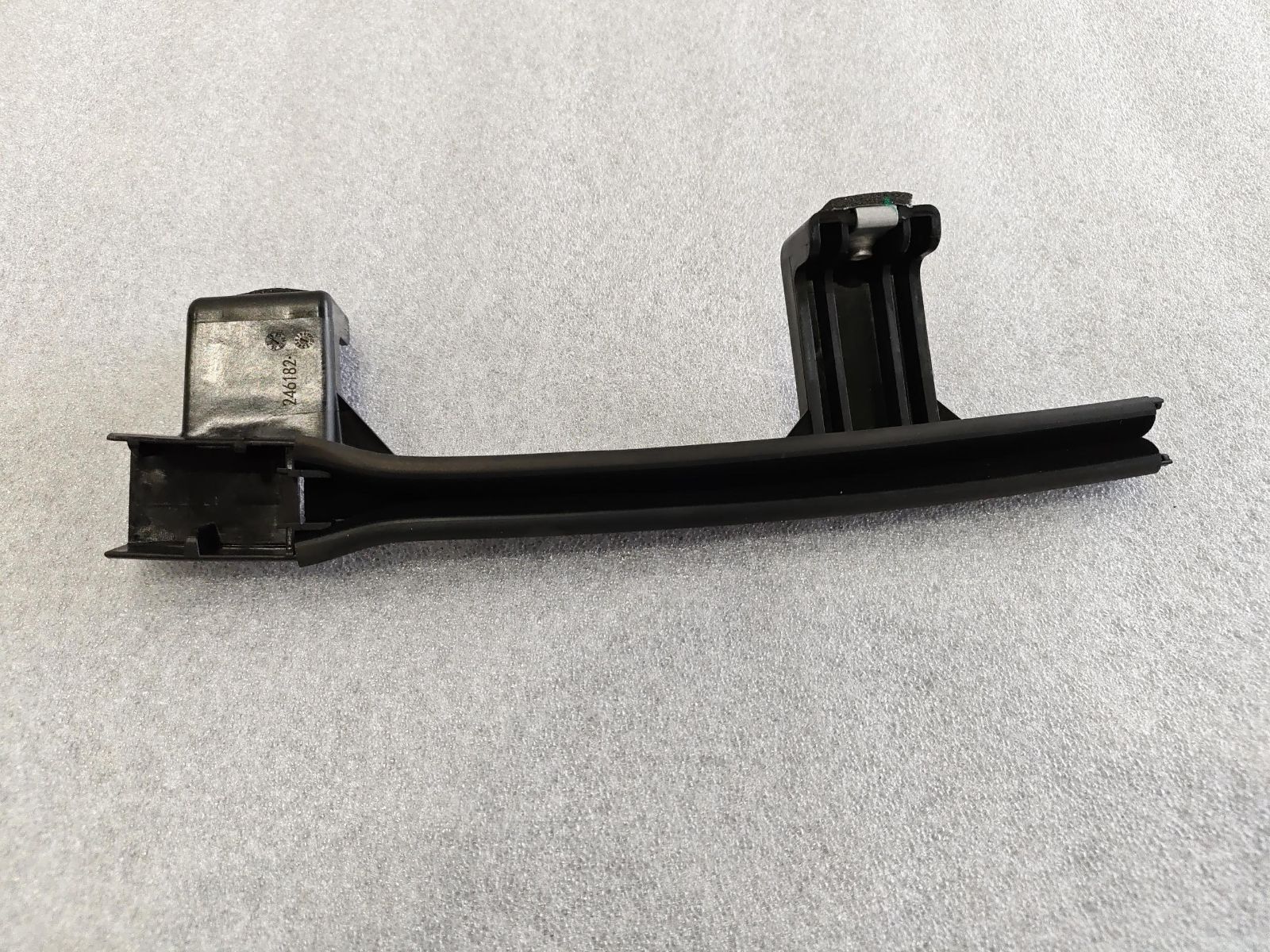 Left Front Door Front Active Guide Rail and Felt Channel Assembly
