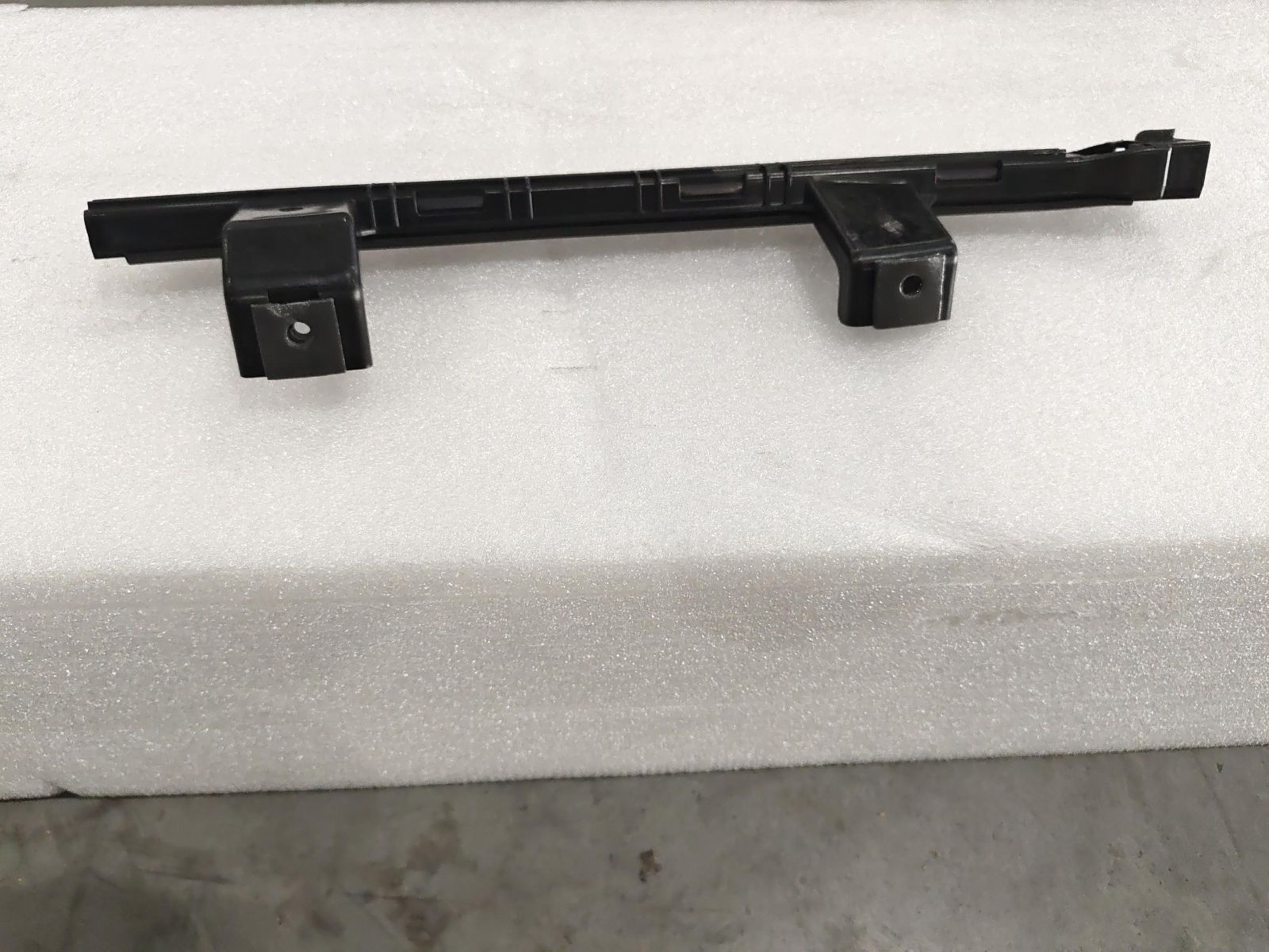 Right Rear Door Front Active Guide Rail and Felt Channel Assembly