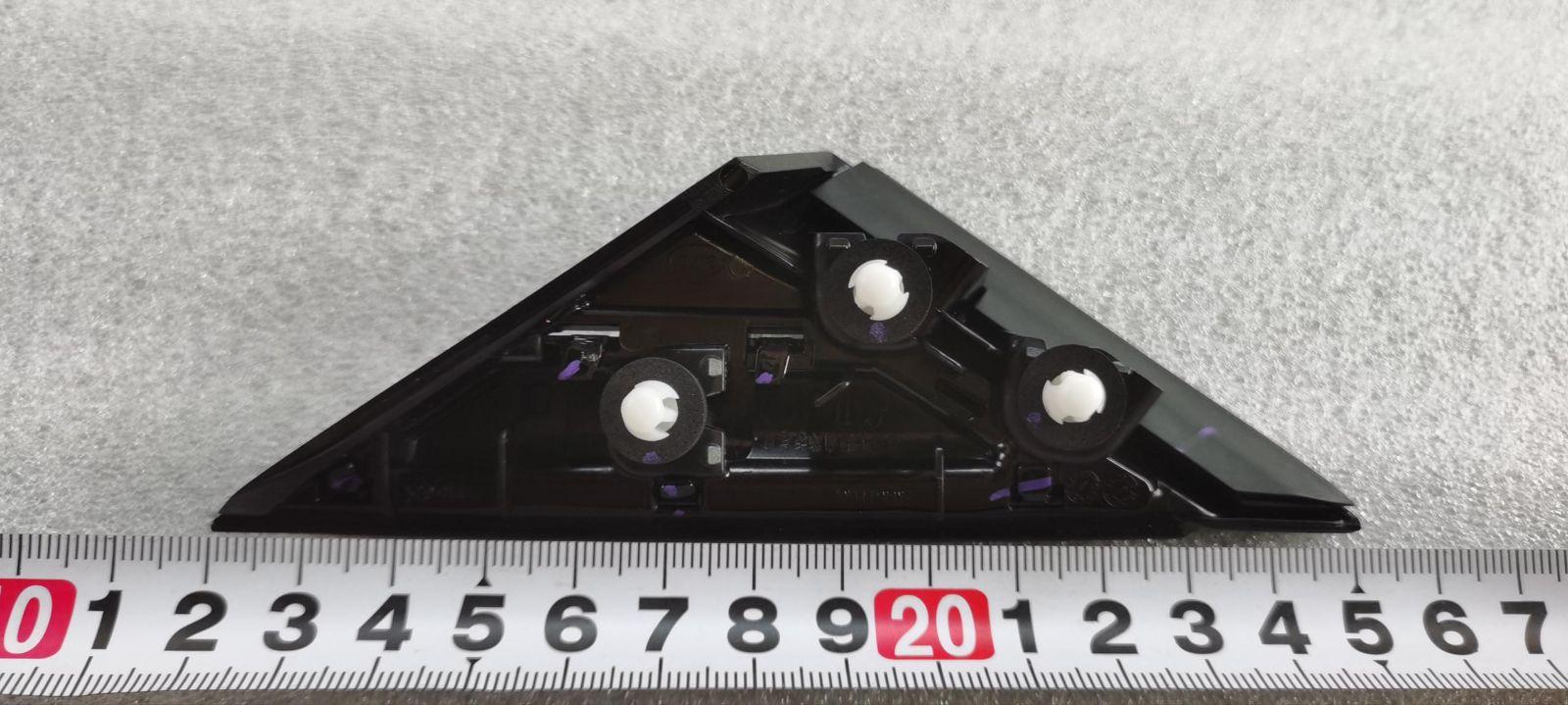 Right Fender Corner Trim Assembly