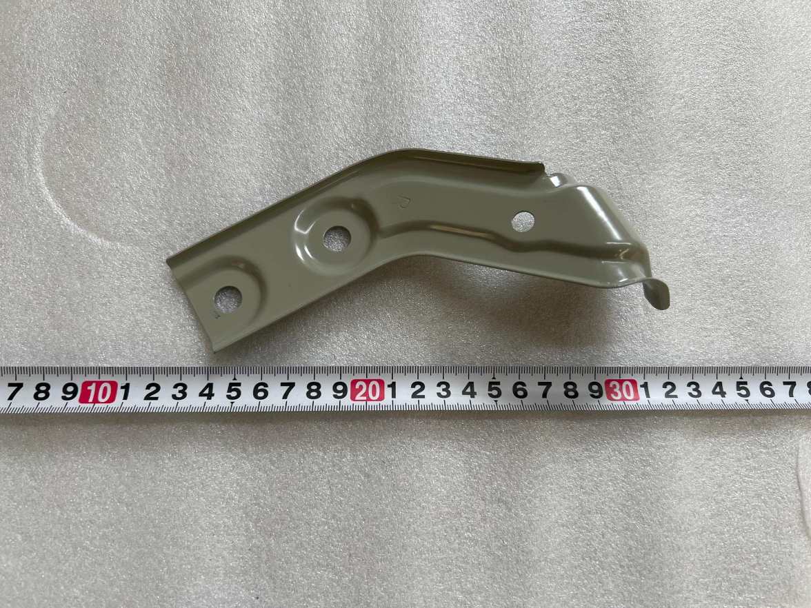 Right Fender Rear Upper Mounting Bracket