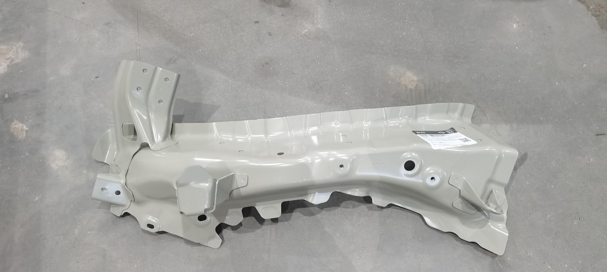 Right Front Wheel House Upper Rail Assembly