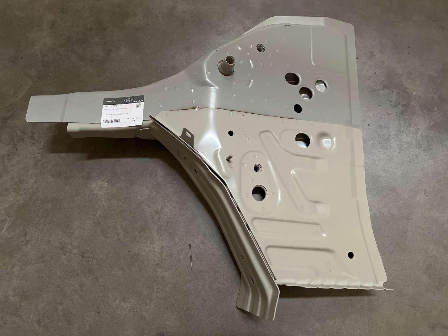 Right front rail rear section assembly