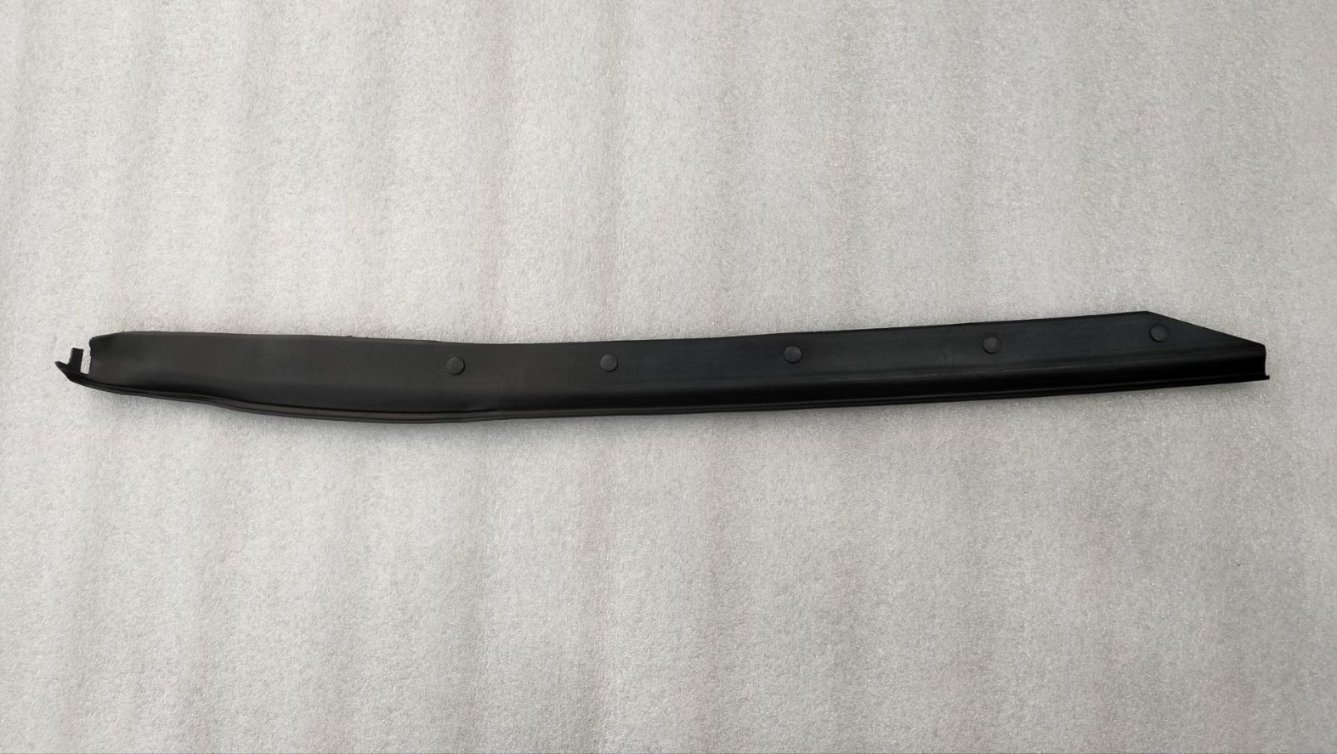Right Front Door Gap Seal