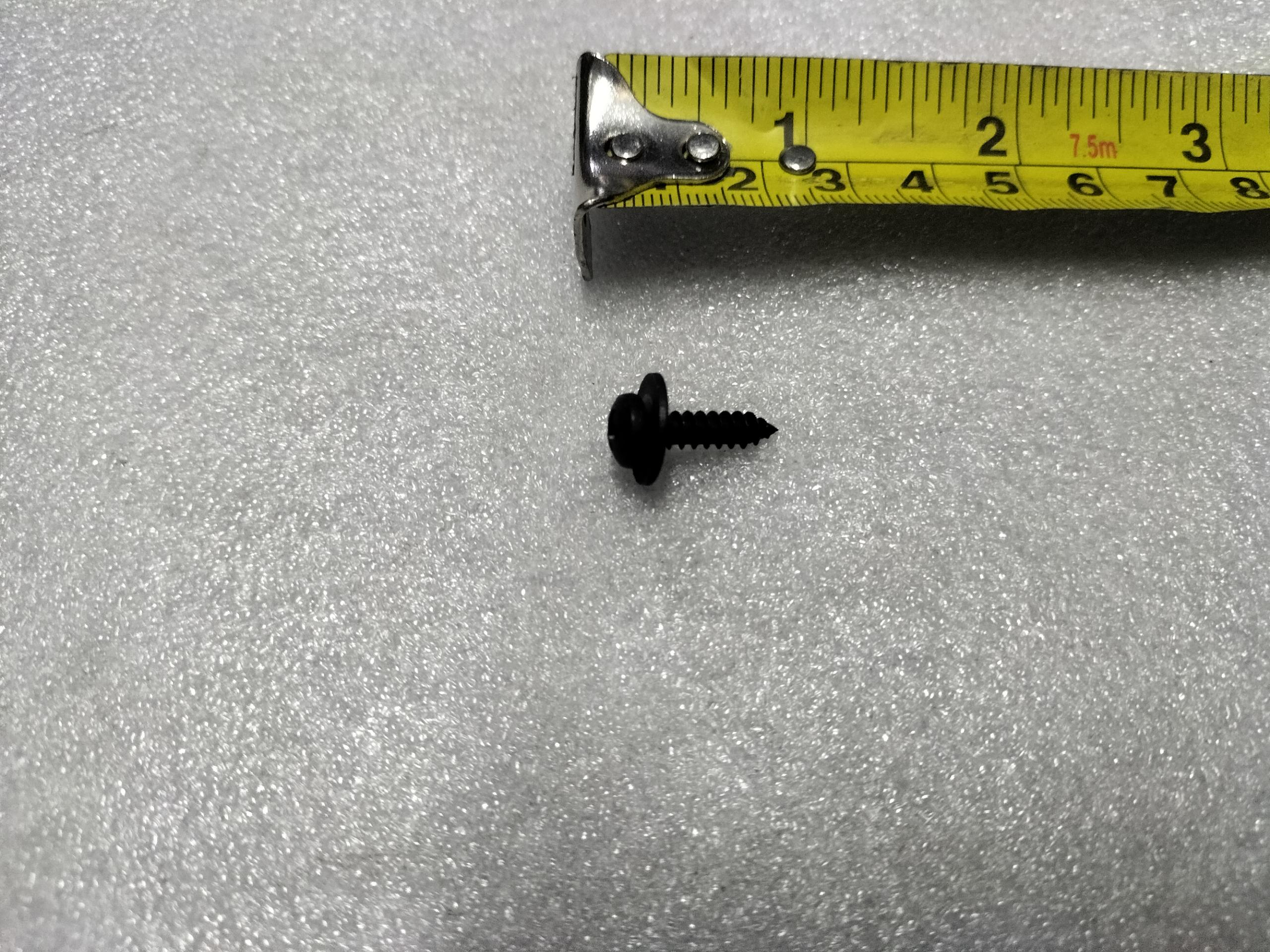 Cross Recessed Pan Head Self-Tapping Screw and Flat Washer Assembly
