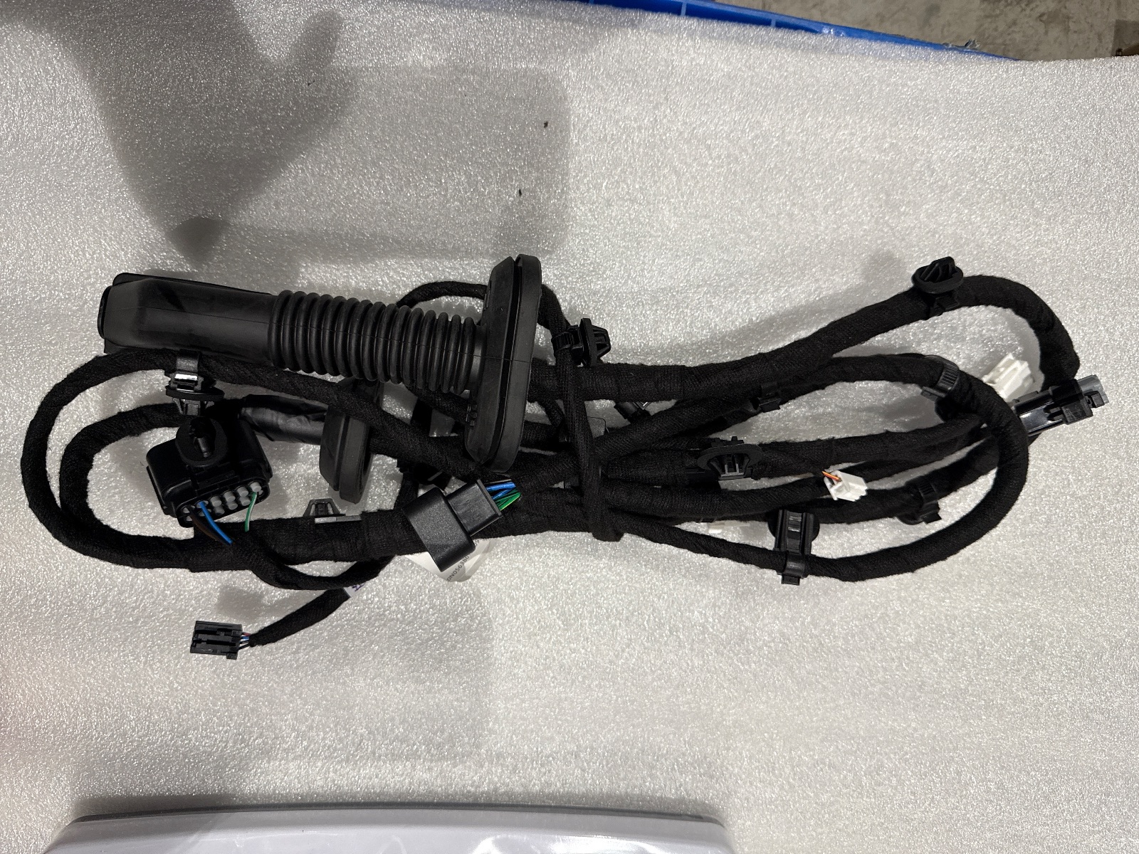 EKEFH-4002300A_Left Rear Door Wiring Harness