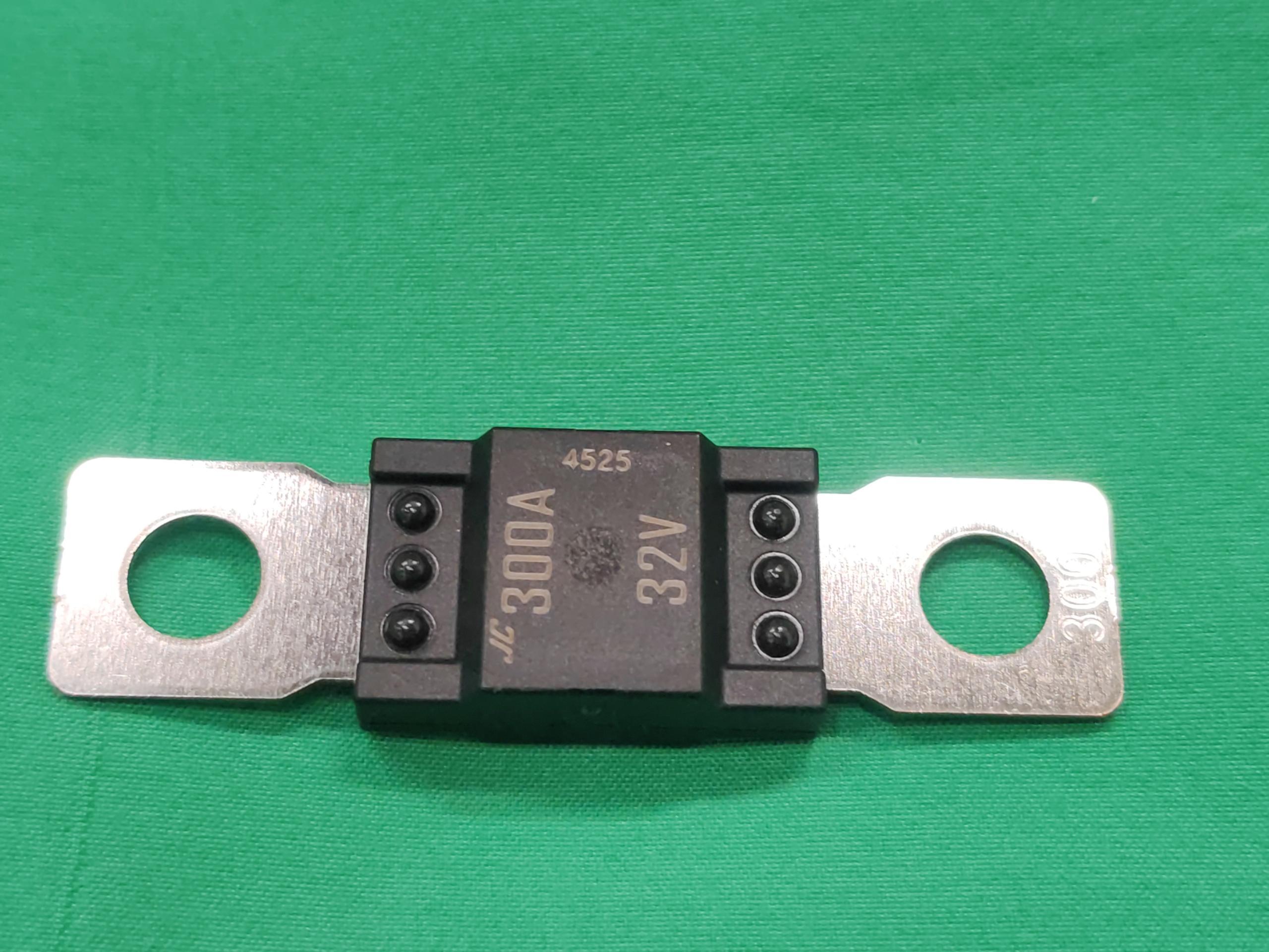 Fuse LVM-300A-M8 32V 300A